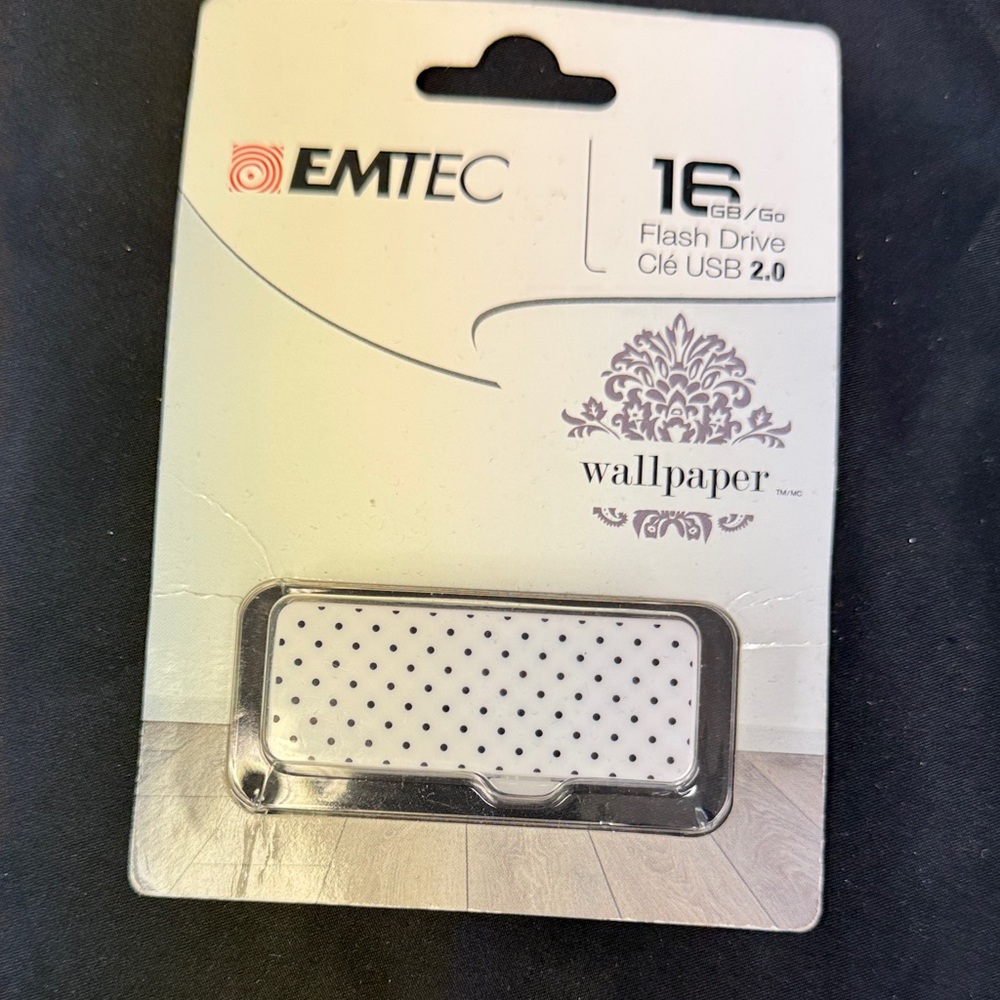 16GB USB 2.0 Flash Drive - White